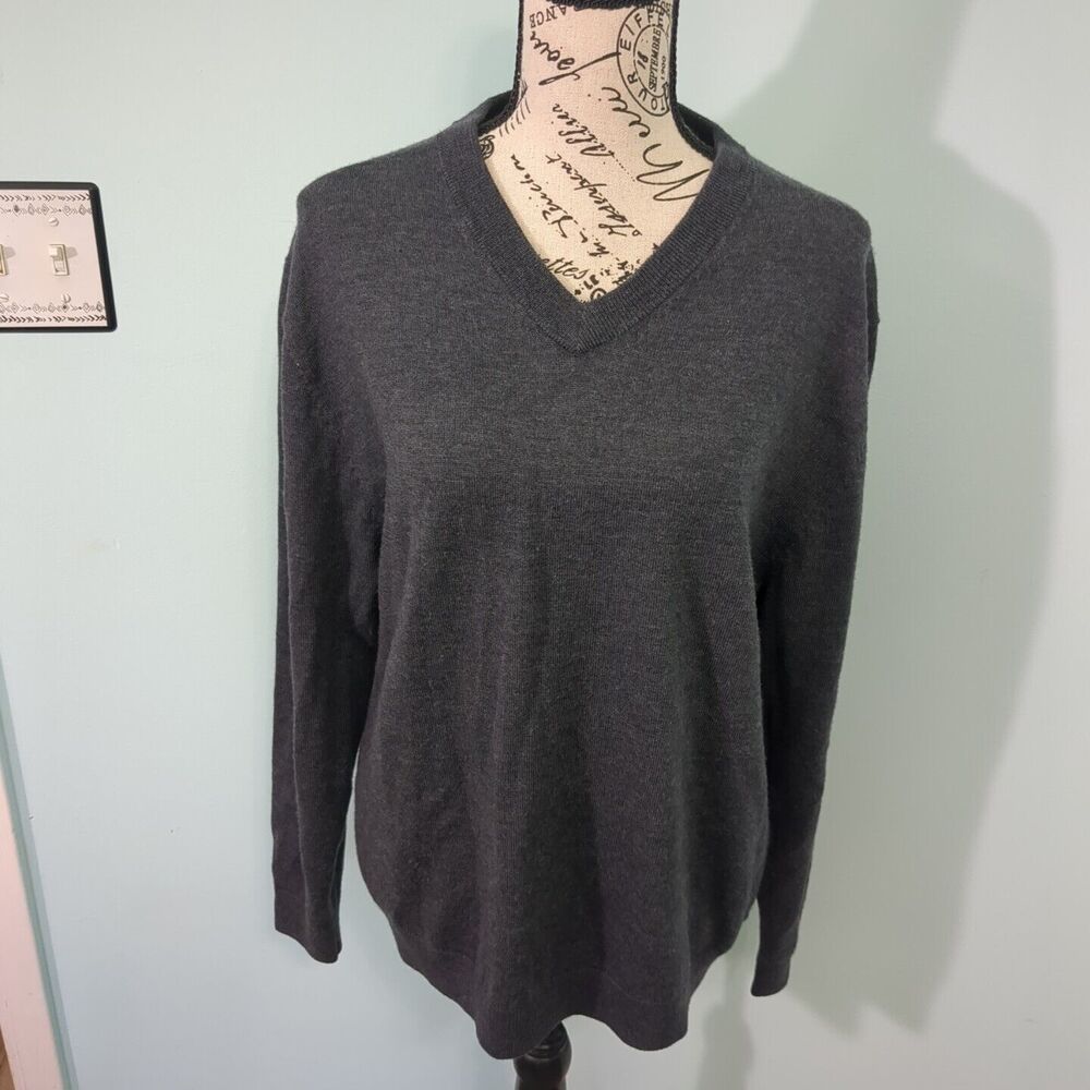 Turnbury 100% Extra Fine Merino Wool Sweater V-Neck Long Sleeve Dark Gray medium